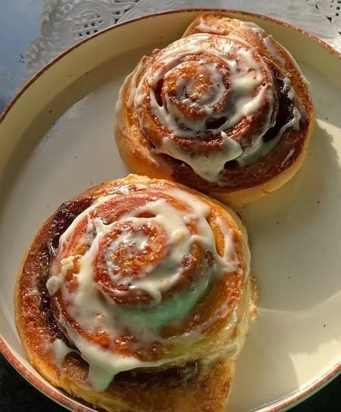 Cinnamon Roll Pull Apart  Cake
