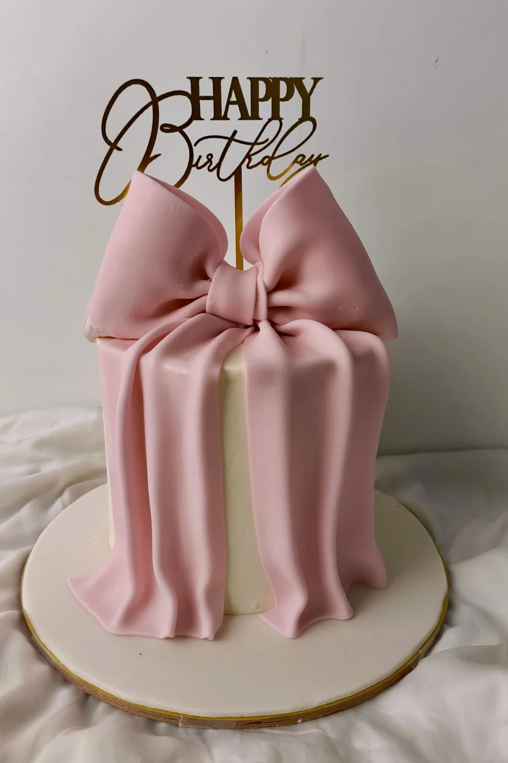 bow cakes