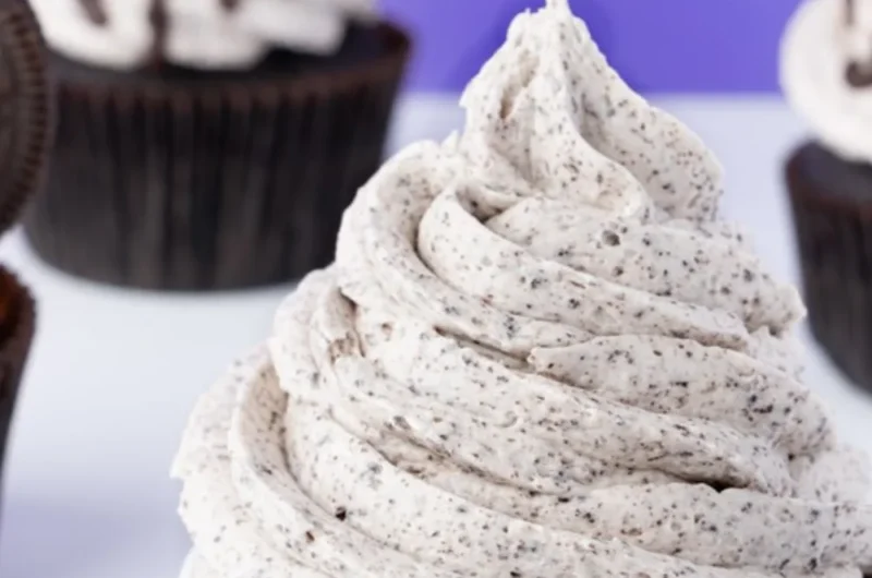 Creamy Oreo Frosting Recipe for Cakes Cupcakes and Cookies